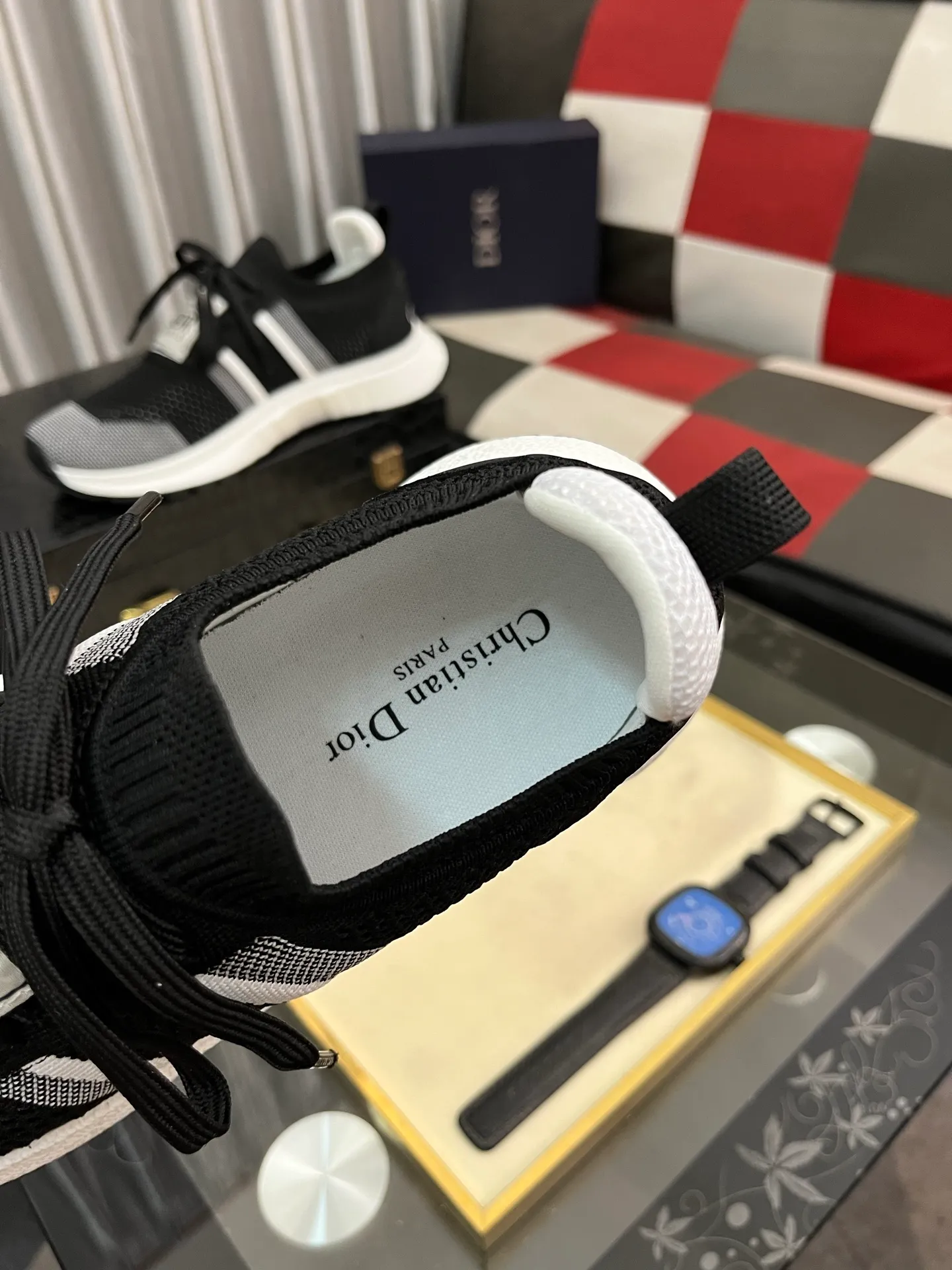 Men's men's shoes 💰400⌚️⌚️Dior unique modern style sneakers. 🏃Casual LeFou original leather😍😍 Yangli (refuses to discolor and rub feet) soles: Original soles specially provided by the original factory, super cool😍 Lace-up to bring wind when walking👍Style design ⚠️Super comfortable and wear-resistant original soles. Code number: 38-443️⃣Colors available